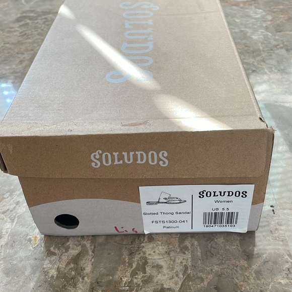 New in Box- Soludos Slotted Thong Leather Sandal- Size 5.5- Platinum color - Picture 13 of 14